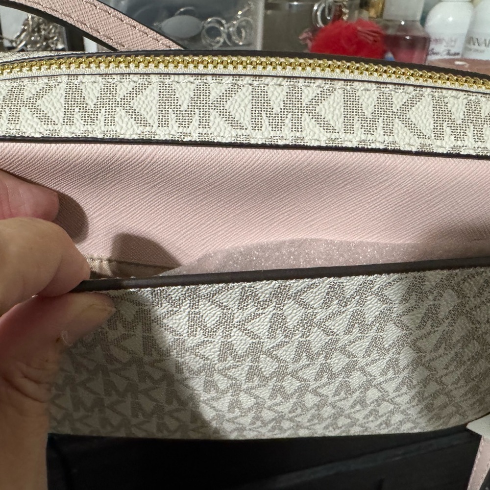 Michael Kors Cream and Pink Logo Crossbody Bag - Picture 4 of 6